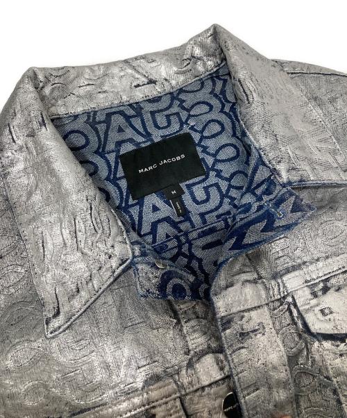 MARC JACOBS（マークジェイコブス）MARC JACOBS (マークジェイコブス) Monochromatic Denim Big Trucker　モノクロマティックデニムビッグトラッカージャケット　コーティングデニムジャケット　2F3RJC005D14 シルバー サイズ:Mの古着・服飾アイテム