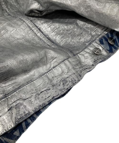 MARC JACOBS（マークジェイコブス）MARC JACOBS (マークジェイコブス) Monochromatic Denim Big Trucker　モノクロマティックデニムビッグトラッカージャケット　コーティングデニムジャケット　2F3RJC005D14 シルバー サイズ:Mの古着・服飾アイテム