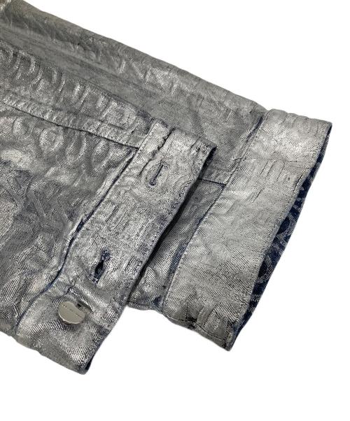 MARC JACOBS（マークジェイコブス）MARC JACOBS (マークジェイコブス) Monochromatic Denim Big Trucker　モノクロマティックデニムビッグトラッカージャケット　コーティングデニムジャケット　2F3RJC005D14 シルバー サイズ:Mの古着・服飾アイテム