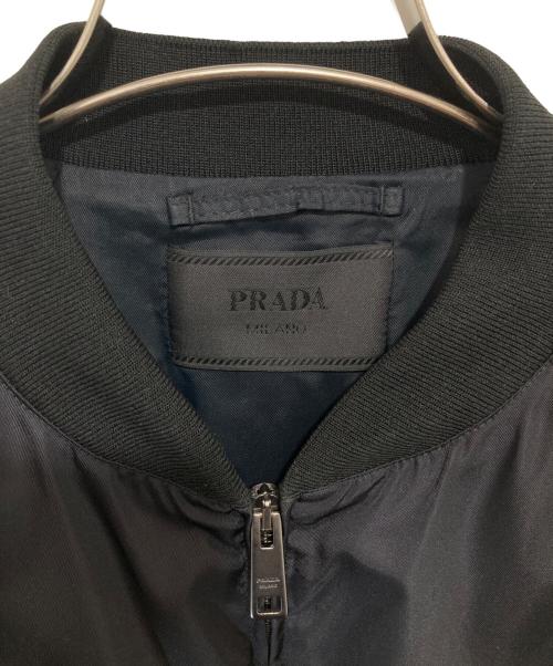 PRADA（プラダ）PRADA (プラダ) TRIANGLE PLATE LOGO BOMBER JACKET トライアングルプレートロゴボンバージャケット　SGH039 R121 ブラック サイズ:46の古着・服飾アイテム