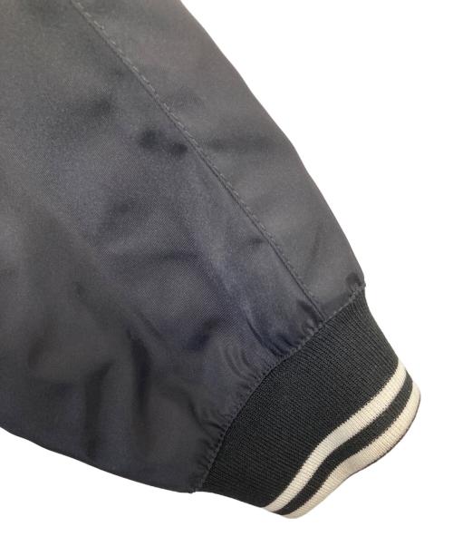 PRADA（プラダ）PRADA (プラダ) TRIANGLE PLATE LOGO BOMBER JACKET トライアングルプレートロゴボンバージャケット　SGH039 R121 ブラック サイズ:46の古着・服飾アイテム