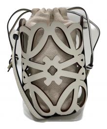 LOEWE（ロエベ）の古着「アナグラムカットアウト ポケット ショルダーバッグ　C922Y62X07」｜ホワイト