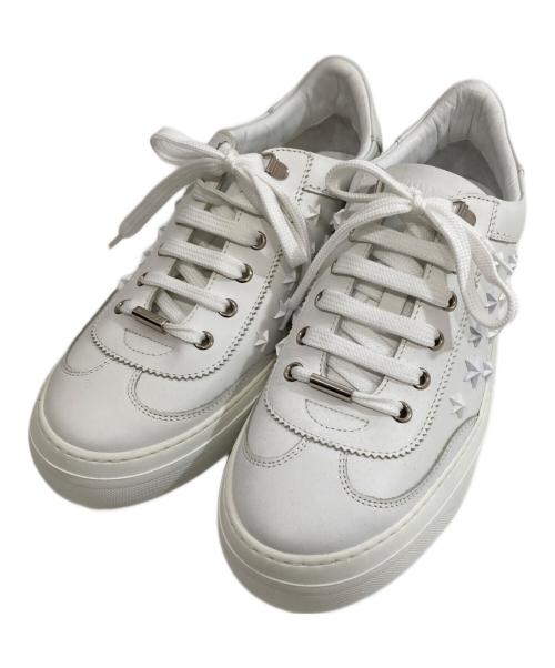 JIMMY CHOO（ジミーチュウ）JIMMY CHOO (ジミーチュウ) スタースタッズスニーカー ホワイト サイズ:41 1/2の古着・服飾アイテム