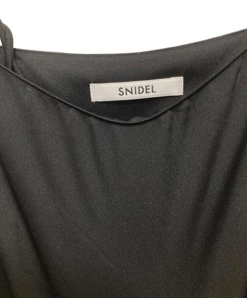 Snidel（スナイデル）Snidel (スナイデル) ロースイッチングキャミワンピース/SWFO244035 ホワイト×ブラックの古着・服飾アイテム