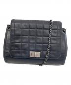 CHANELシャネル）の古着「チョコバー 2.55 チェーンショルダーバッグ」｜ブラック