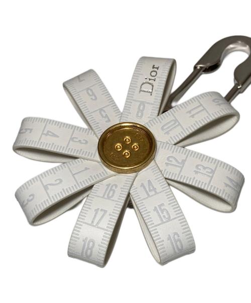 Dior（ディオール）Dior (ディオール) Daisy Key Ring（デイジーキーリング） ホワイトの古着・服飾アイテム