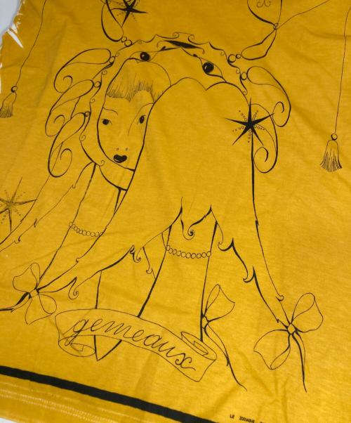 PRADA（プラダ）PRADA (プラダ) 09SS Zodiac Print Short Sleeve Tee（ゾディアック プリント Tシャツ）C1696 00009 イエロー サイズ:Sの古着・服飾アイテム
