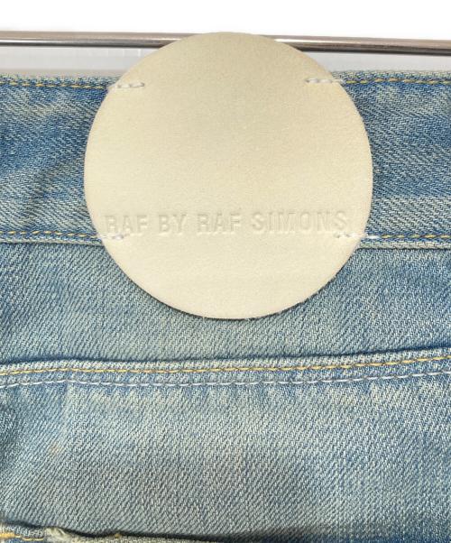 RAF BY RAF SIMONS（ラフバイ ラフシモンズ）RAF BY RAF SIMONS (ラフバイ ラフシモンズ) Distressed Jeans ディストレスドジーンズ J020 D204 ブルー サイズ:W29の古着・服飾アイテム