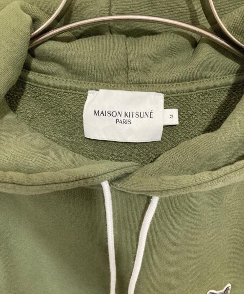 maison kitsune（メゾンキツネ）maison kitsune (メゾンキツネ) GREY FOX HEAD PATCH CLASSIC HOODIE グレーフォックスヘッドパッチクラシックパーカー　JM00312KM0001 オリーブ サイズ:Mの古着・服飾アイテム