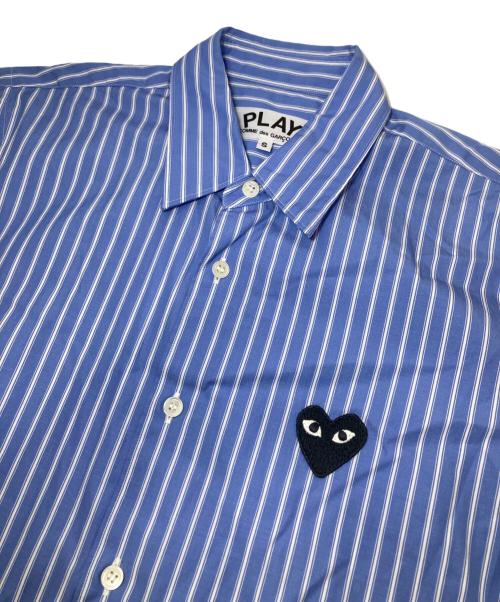 PLAY COMME des GARCONS（プレイコムデギャルソン）PLAY COMME des GARCONS (プレイコムデギャルソン) AD2022　S/S ストライプシャツ　AZ-B022 スカイブルー サイズ:Sの古着・服飾アイテム