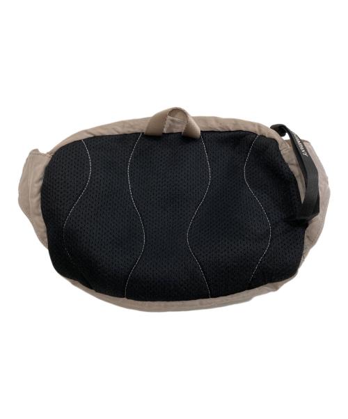 C.P COMPANY（シーピーカンパニー）C.P COMPANY (シーピーカンパニー) Nylon B Crossbody Pack DOVEの古着・服飾アイテム