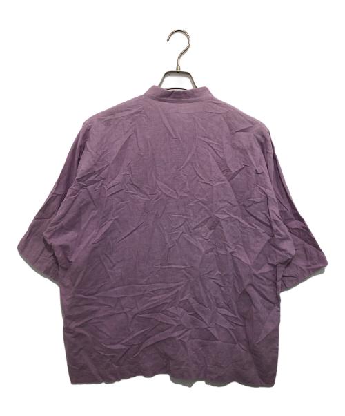 HOMME PLISSE ISSEY MIYAKE（オム プリッセ イッセイ ミヤケ）HOMME PLISSE ISSEY MIYAKE (オム プリッセ イッセイ ミヤケ) スタンドカラー ドルマンショートスリーブ リネンシャツ　HP12FJ017 ラベンダー サイズ:2の古着・服飾アイテム
