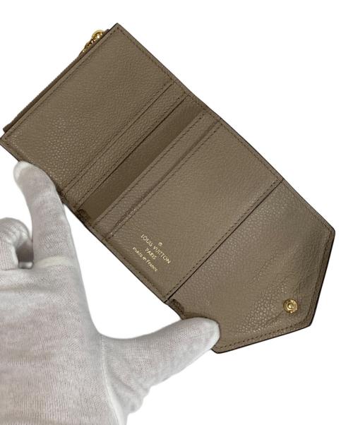 LOUIS VUITTON（ルイ ヴィトン）LOUIS VUITTON (ルイ ヴィトン) ポルトフォイユ・ゾエ モノグラム・アンプラント 3つ折り財布　M69800 ブラウンの古着・服飾アイテム