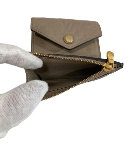 LOUIS VUITTON（ルイ ヴィトン）LOUIS VUITTON (ルイ ヴィトン) ポルトフォイユ・ゾエ モノグラム・アンプラント 3つ折り財布　M69800 ブラウンの古着・服飾アイテム