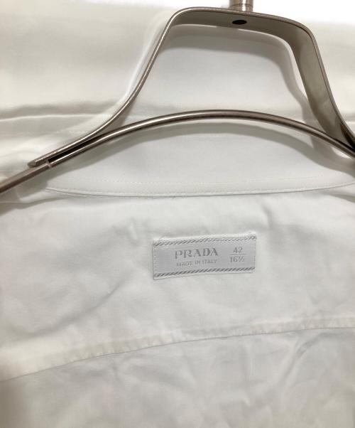 PRADA（プラダ）PRADA (プラダ) POPELINE STRETCH ワイシャツ　ポプリンストレッチ　UCM611 F62 ホワイト サイズ:42/16  1/2の古着・服飾アイテム