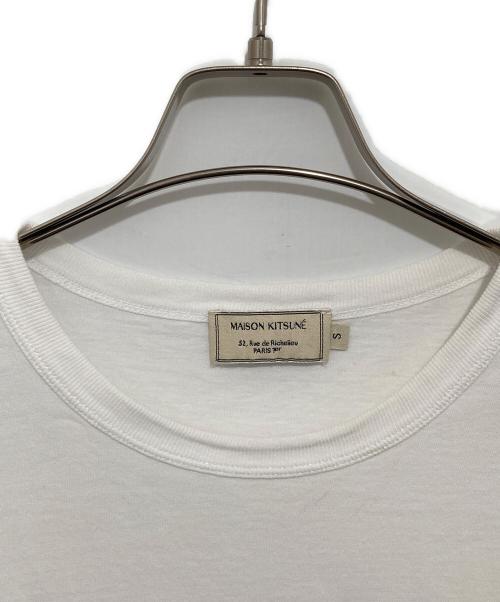 maison kitsune（メゾンキツネ）maison kitsune (メゾンキツネ) Hologram Triangle Fox Patch TEE-SHIRT　ホログラムトライアングルフォックスパッチTシャツ ホワイト サイズ:Sの古着・服飾アイテム