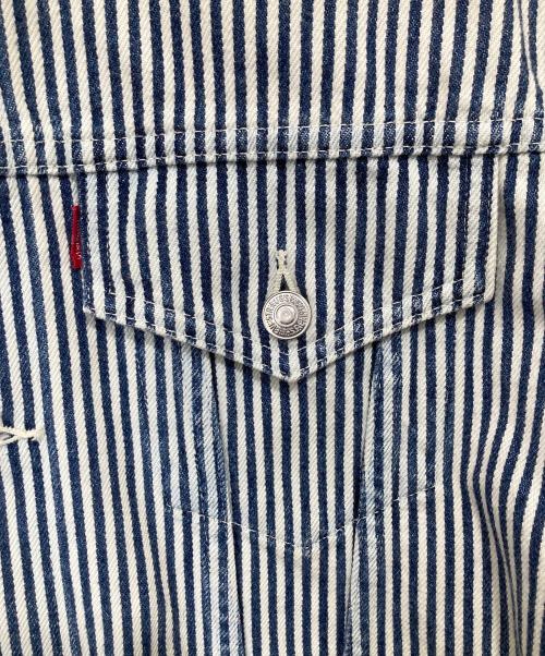 LEVI'S（リーバイス）LEVI'S (リーバイス) NIGO (二ゴー) HICKORY STRIPE 557 XX TRUCKER DENIM JACKET　ヒッコリーストライプデニムジャケット　PC9-A5904-0000 ブルー サイズ:42の古着・服飾アイテム