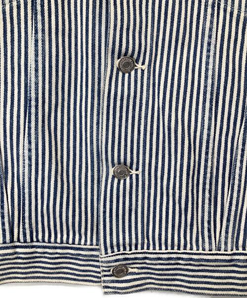 LEVI'S（リーバイス）LEVI'S (リーバイス) NIGO (二ゴー) HICKORY STRIPE 557 XX TRUCKER DENIM JACKET　ヒッコリーストライプデニムジャケット　PC9-A5904-0000 ブルー サイズ:42の古着・服飾アイテム
