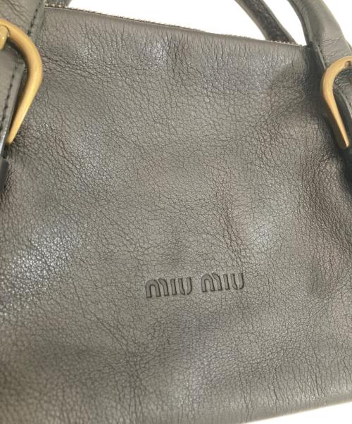 MIU MIU（ミュウミュウ）MIU MIU (ミュウミュウ) ロゴ型押し レザー ミニハンドバッグ　127044V ブラックの古着・服飾アイテム
