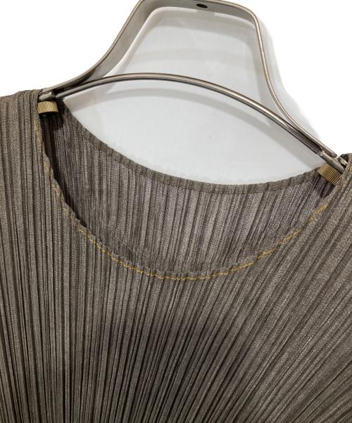 PLEATS PLEASE（プリーツプリーズ）PLEATS PLEASE (プリーツプリーズ) S/S プリーツカットソー　PP73-JK401 ベージュ サイズ:3の古着・服飾アイテム