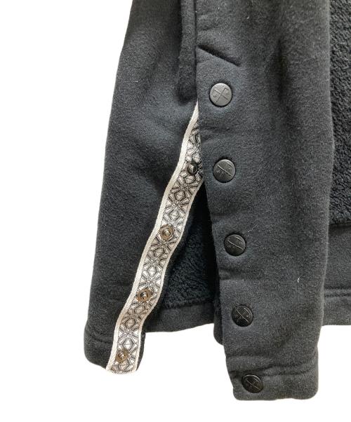 WHITE MOUNTAINEERING（ホワイトマウンテ二アニング）WHITE MOUNTAINEERING (ホワイトマウンテ二アニング) SIDE SNAP BUTTON HOODIE ブラック サイズ:3の古着・服飾アイテム