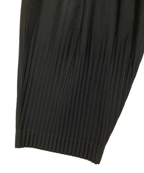 HOMME PLISSE ISSEY MIYAKE（オム プリッセ イッセイ ミヤケ）HOMME PLISSE ISSEY MIYAKE (オム プリッセ イッセイ ミヤケ) BASIC pleated tapered pants ブラック サイズ:3の古着・服飾アイテム