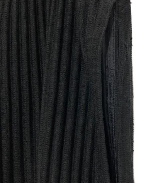 HOMME PLISSE ISSEY MIYAKE（オム プリッセ イッセイ ミヤケ）HOMME PLISSE ISSEY MIYAKE (オム プリッセ イッセイ ミヤケ) BASIC pleated tapered pants ブラック サイズ:3の古着・服飾アイテム