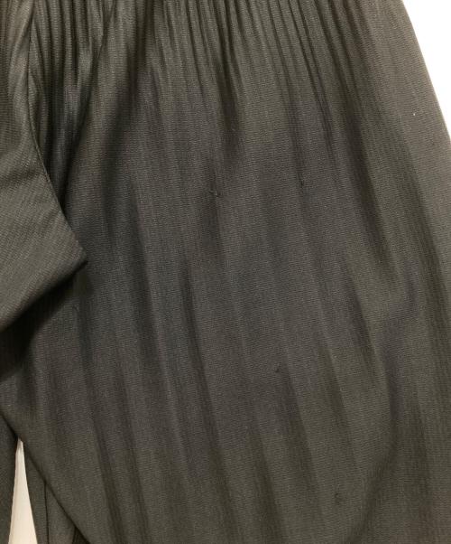 HOMME PLISSE ISSEY MIYAKE（オム プリッセ イッセイ ミヤケ）HOMME PLISSE ISSEY MIYAKE (オム プリッセ イッセイ ミヤケ) BASIC pleated tapered pants ブラック サイズ:3の古着・服飾アイテム