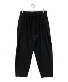 HOMME PLISSE ISSEY MIYAKE（オム プリッセ イッセイ ミヤケ）の古着「プリーツテーパードパンツ」｜ブラック
