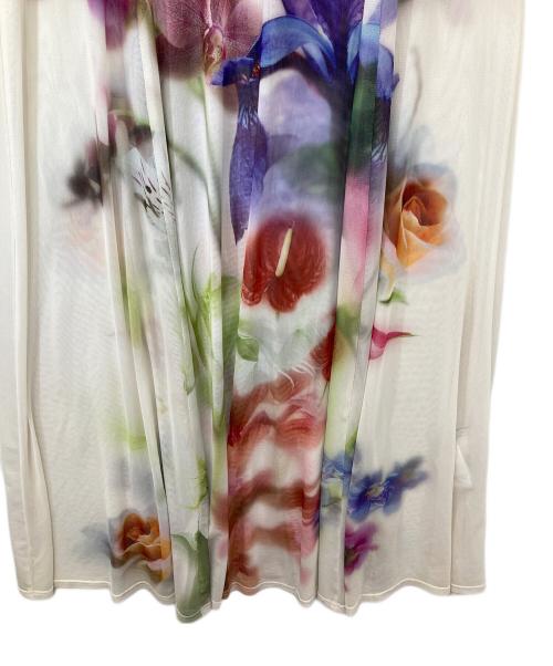 Ameri（アメリ）Ameri (アメリ) SMOKE FLOWER FLARE DRESS　スモークフラワ―フレアドレス　0125105720100 アイボリー サイズ:Mの古着・服飾アイテム
