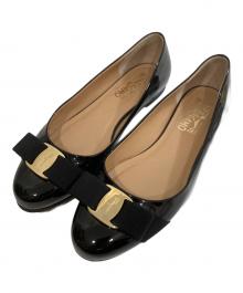 Salvatore Ferragamo（サルヴァトーレ フェラガモ）の古着「ヴァリナ リボンフラットパンプス」｜ブラック