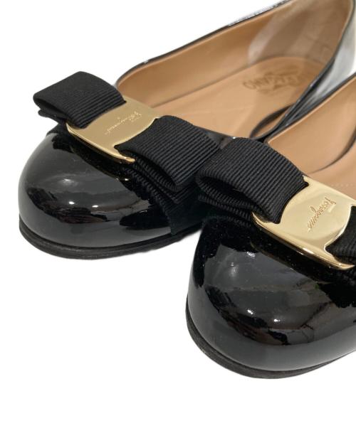 Salvatore Ferragamo（サルヴァトーレ フェラガモ）Salvatore Ferragamo (サルヴァトーレ フェラガモ) ヴァリナ リボンフラットパンプス ブラック サイズ:6の古着・服飾アイテム