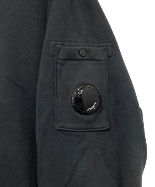 C.P COMPANY（シーピーカンパニー）C.P COMPANY (シーピーカンパニー) Garment Dyed レンズ付きスウェット ブラック サイズ:Mの古着・服飾アイテム