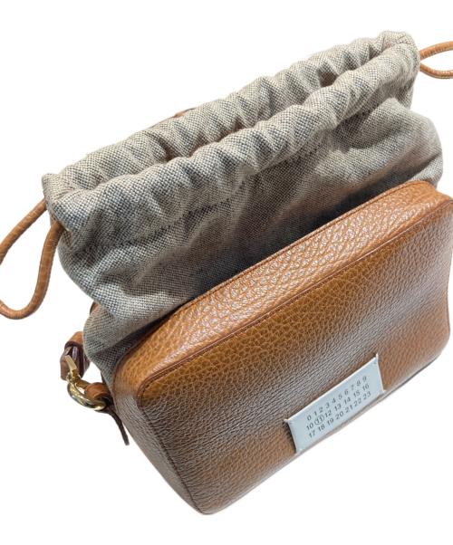Maison Margiela（メゾンマルジェラ）Maison Margiela (メゾンマルジェラ) ミディアム カメラバッグ SB1WG0010 P4348 ブラウンの古着・服飾アイテム