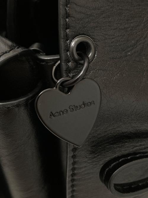 Acne studios（アクネ ストゥディオズ）Acne studios (アクネ ストゥディオズ) マルチポケット ショルダーバッグ ブラックの古着・服飾アイテム