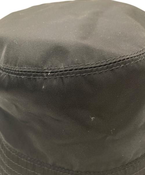 PRADA（プラダ）PRADA (プラダ) RE NYLON 三角ロゴプレート ナイロンバケットハット　2HC137 2DMI ブラック サイズ:XLの古着・服飾アイテム