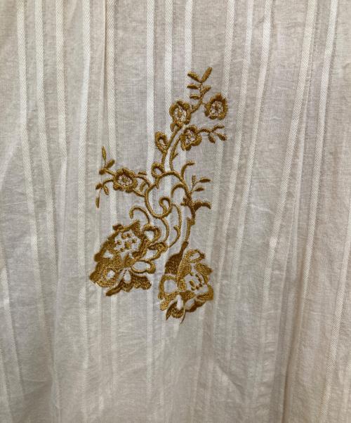 ne quittez pas（ヌキテパ）ne quittez pas (ヌキテパ) Cotton Dobby Ivy Flower Embroidery Dress　コットンドビーアイビーフラワーエンブロイダリ―ドレス　010451NF1KS アイボリー サイズ:Sの古着・服飾アイテム