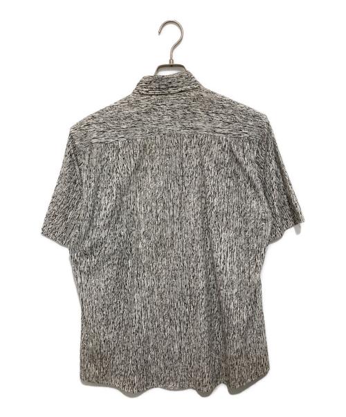 ISSEY MIYAKE MEN（イッセイミヤケメン）ISSEY MIYAKE MEN (イッセイミヤケメン) 総柄半袖シャツ ME53FJ035 ホワイト×ブラック サイズ:2の古着・服飾アイテム