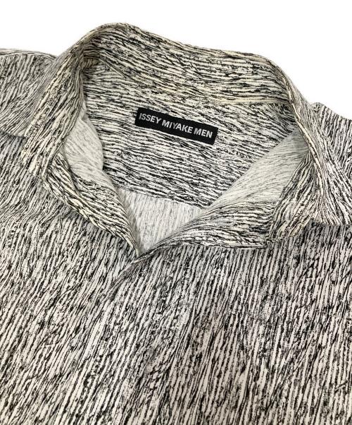 ISSEY MIYAKE MEN（イッセイミヤケメン）ISSEY MIYAKE MEN (イッセイミヤケメン) 総柄半袖シャツ ME53FJ035 ホワイト×ブラック サイズ:2の古着・服飾アイテム