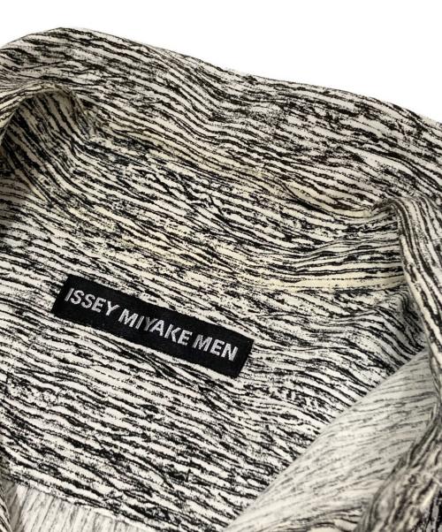 ISSEY MIYAKE MEN（イッセイミヤケメン）ISSEY MIYAKE MEN (イッセイミヤケメン) 総柄半袖シャツ ME53FJ035 ホワイト×ブラック サイズ:2の古着・服飾アイテム