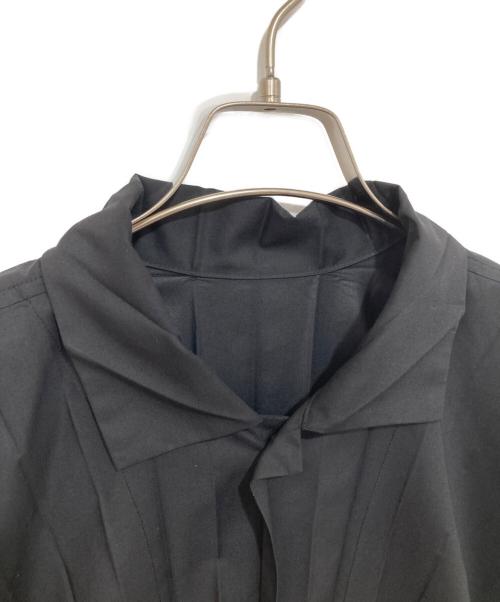 HOMME PLISSE ISSEY MIYAKE（オム プリッセ イッセイ ミヤケ）HOMME PLISSE ISSEY MIYAKE (オム プリッセ イッセイ ミヤケ) プリーツ ショートスリーブシャツ　HO128ラスト ブラック サイズ:2の古着・服飾アイテム