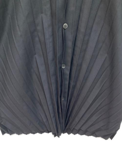 HOMME PLISSE ISSEY MIYAKE（オム プリッセ イッセイ ミヤケ）HOMME PLISSE ISSEY MIYAKE (オム プリッセ イッセイ ミヤケ) プリーツ ショートスリーブシャツ　HO128ラスト ブラック サイズ:2の古着・服飾アイテム