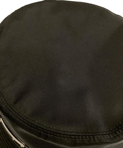 PRADA（プラダ）PRADA (プラダ) RE NYLON 三角ロゴプレート バケットハット ブラック サイズ:XLの古着・服飾アイテム