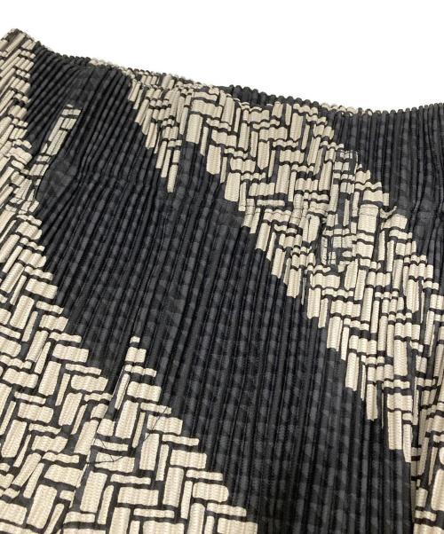 HOMME PLISSE ISSEY MIYAKE（オム プリッセ イッセイ ミヤケ）HOMME PLISSE ISSEY MIYAKE (オム プリッセ イッセイ ミヤケ) BASKET 総柄ハイウエストプリーツパンツ HP13JF178 ブラック サイズ:１の古着・服飾アイテム