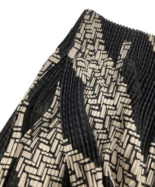 HOMME PLISSE ISSEY MIYAKE（オム プリッセ イッセイ ミヤケ）HOMME PLISSE ISSEY MIYAKE (オム プリッセ イッセイ ミヤケ) BASKET 総柄ハイウエストプリーツパンツ HP13JF178 ブラック サイズ:１の古着・服飾アイテム