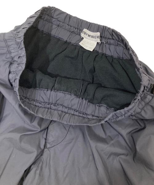 ISSEY MIYAKE MEN（イッセイミヤケメン）ISSEY MIYAKE MEN (イッセイミヤケメン) ISSEY MIYAKE MEN　サイドジップナイロンパンツ　 2000AW archive　ME03FF093 グレー サイズ:1-2の古着・服飾アイテム
