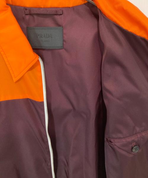 PRADA（プラダ）PRADA (プラダ) バイカラー トライアングルロゴプレート ナイロンジップジャケット　SGB063 S191 オレンジ サイズ:50の古着・服飾アイテム