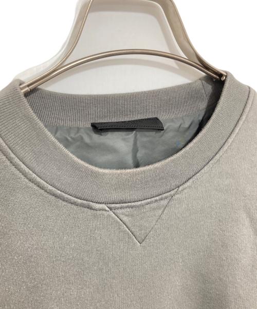 PRADA（プラダ）PRADA (プラダ) クルーネックスウェット　SJM264 R192 グレー サイズ:Sの古着・服飾アイテム