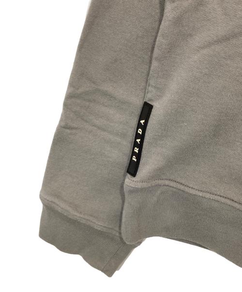 PRADA（プラダ）PRADA (プラダ) クルーネックスウェット　SJM264 R192 グレー サイズ:Sの古着・服飾アイテム