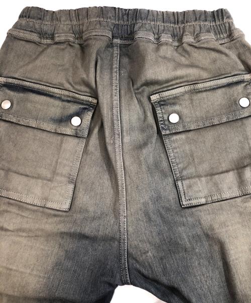 RICK OWENS（リックオウエンス）RICK OWENS (リックオウエンス) BAUHAUS CARGO PANTS デニム バウハウス カーゴパンツ RU02E1377-SDKDEG インディゴ サイズ:48の古着・服飾アイテム